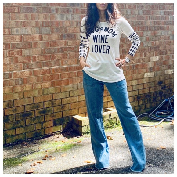 ✨LAST ONE✨DOG MOM WINE LOVER”GRAPHIC TOP - Picture 6 of 6
